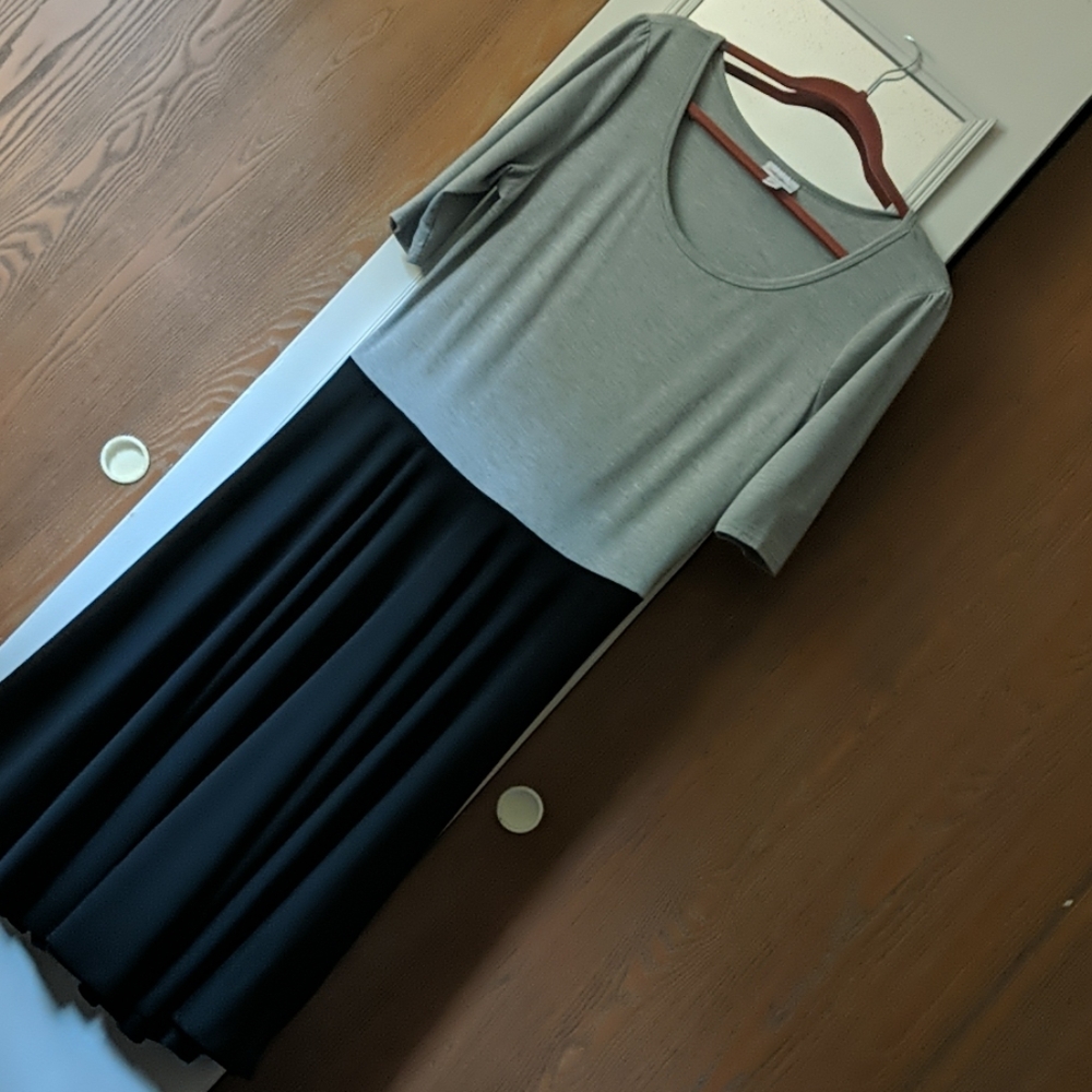 ✨5 for $25✨ LuLaRorle Black & Gray Illusion Skater Dress -ExUC